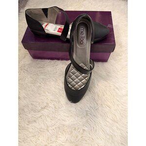 NIB Me Too Womens Alba Black Flats Size 8M